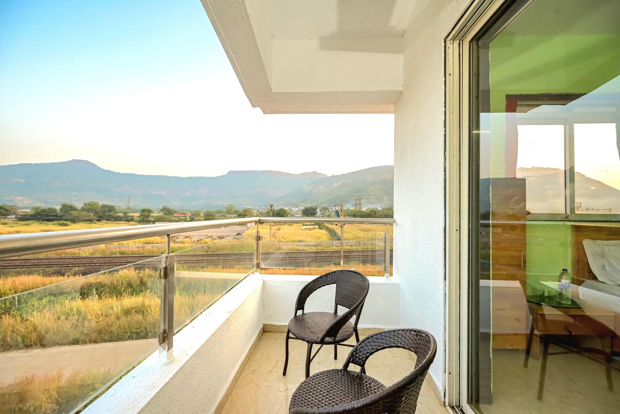 Empyrean Stay II 6Bhk Big Daddy Villa Ll Ac II Pvt Pool II Terrace View II Lux Лонавала Екстериор снимка